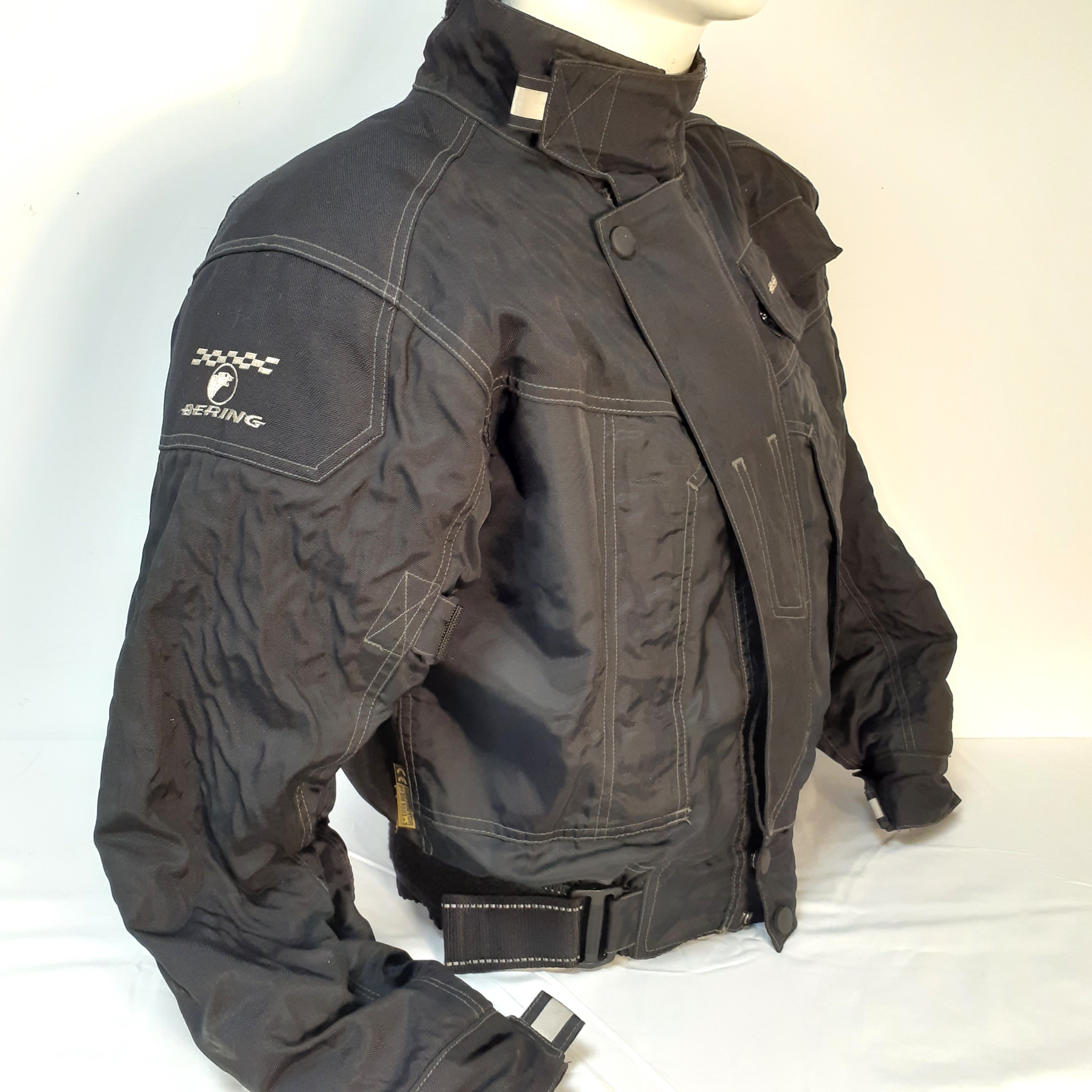 Voir photo 2 de Blouson moto protections coudes et épaules BERING Blouson moto protections coudes et épaules BERING Très bon état reconditionné photo 2