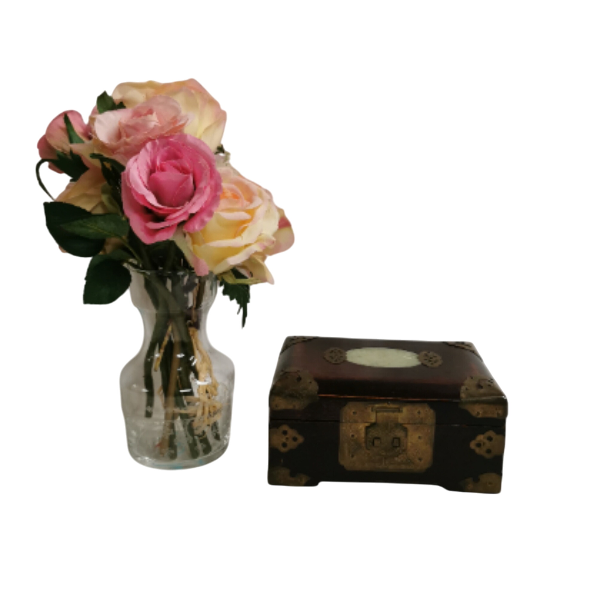 Boite à bijoux chinoise vintage Shanghai avec casier Bon état - 25,00 € Boite à bijoux chinoise vintage Shanghai avec casier Bon état reconditionné disponible sur Label Emmaüs