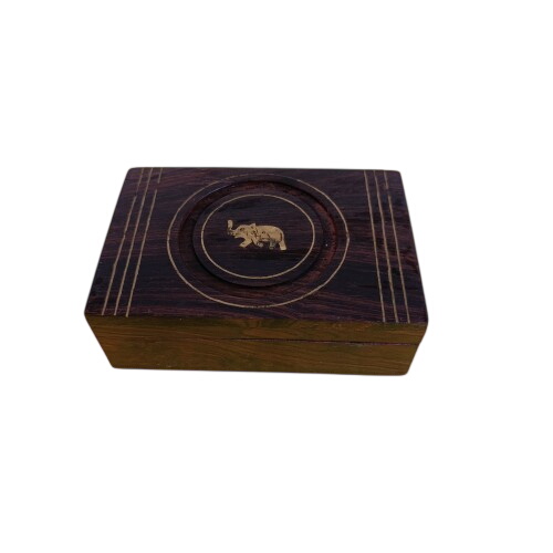 Acheter Boite à bijoux éléphant en bois Bon état - 10,00 € Boite à bijoux éléphant en bois Bon état reconditionné disponible sur Label Emmaüs