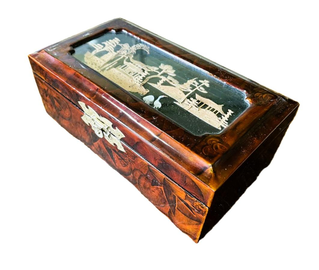 Voir photo 8 de Boîte à bijoux vintage asiatique. Effet laqué. Boîte à bijoux vintage asiatique. Effet laqué. Très bon état reconditionné photo 8