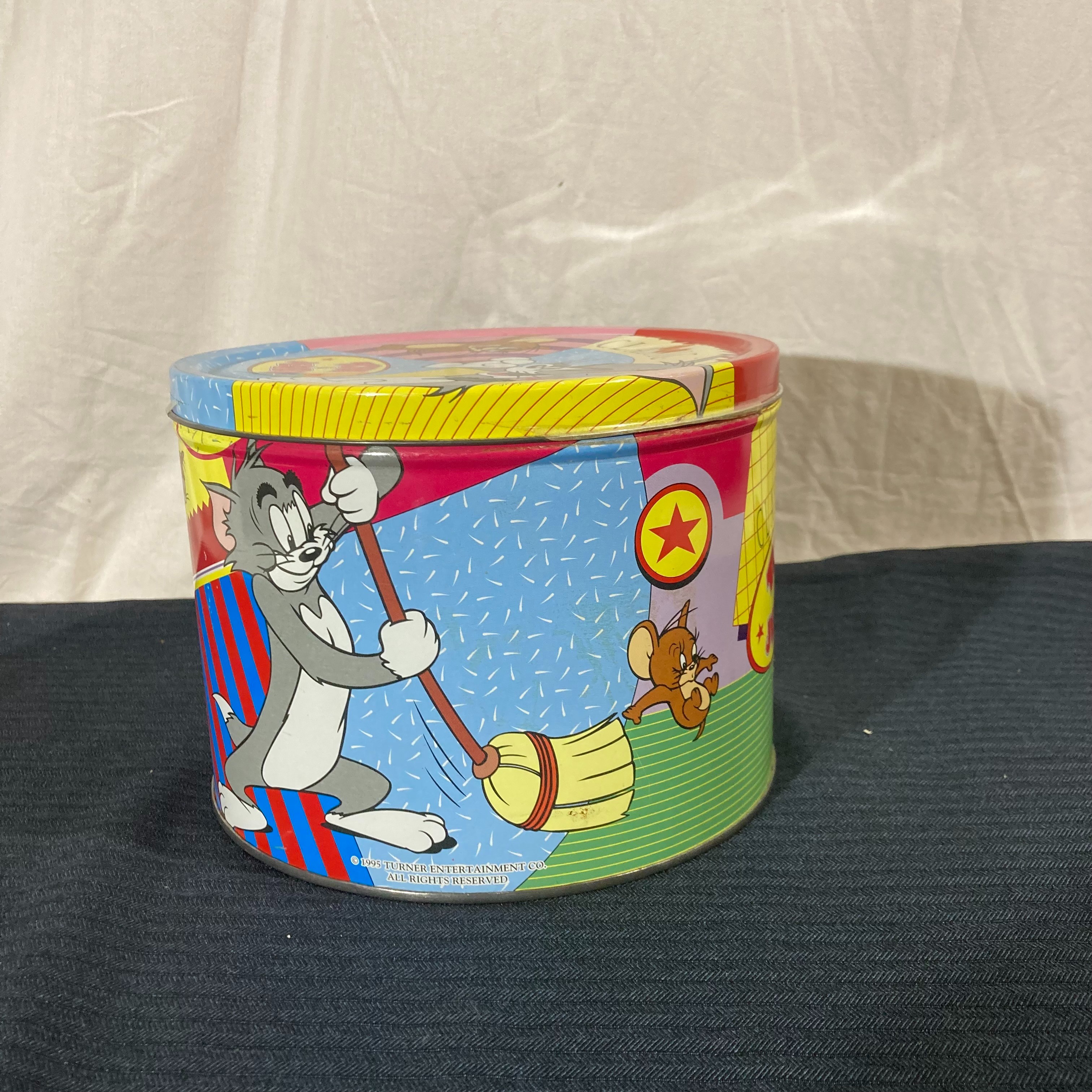 Voir photo 2 de Boite à biscuits vintage Tom et Jerry Boite à biscuits vintage Tom et Jerry Bon état reconditionné photo 2