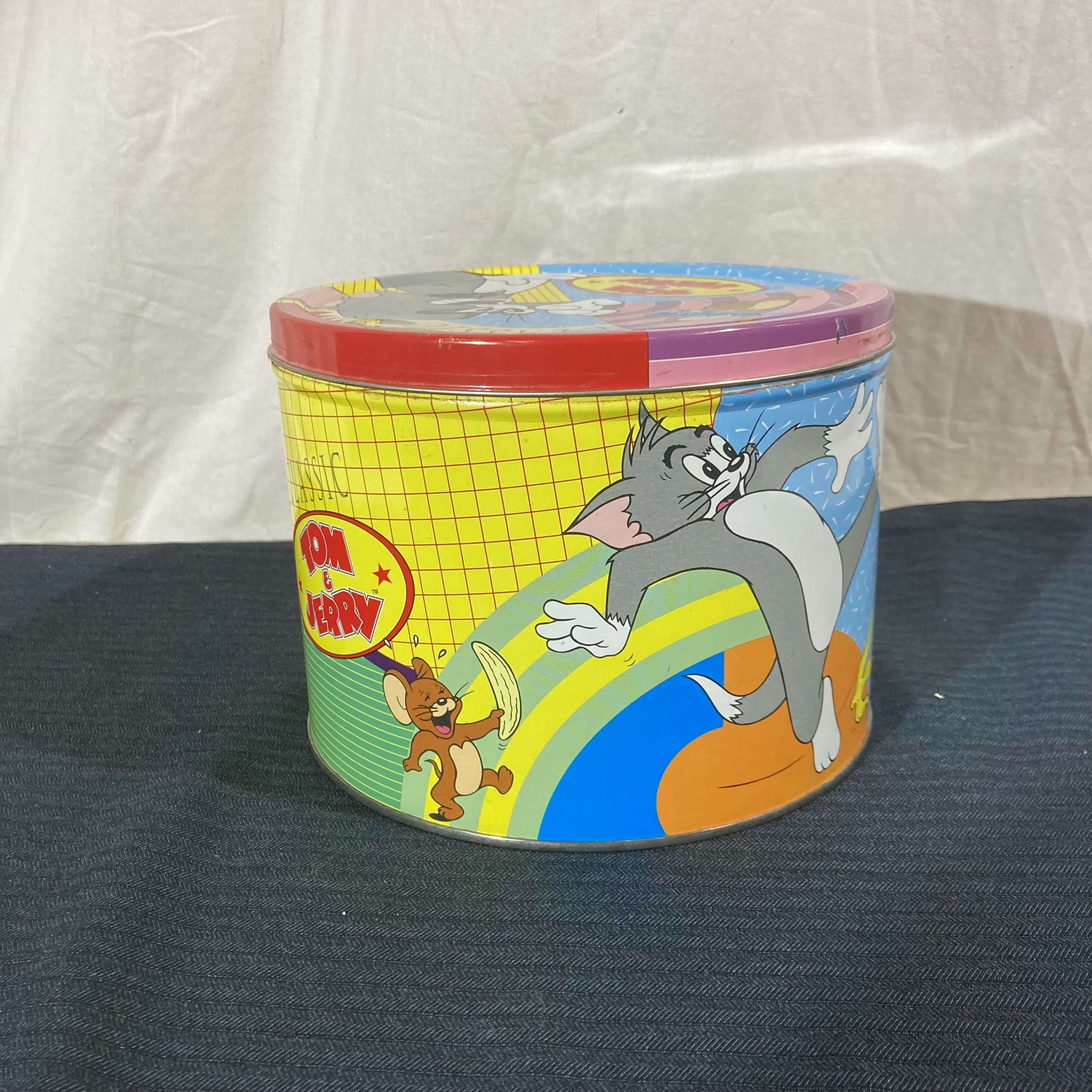 Voir photo 4 de Boite à biscuits vintage Tom et Jerry Boite à biscuits vintage Tom et Jerry Bon état reconditionné photo 4