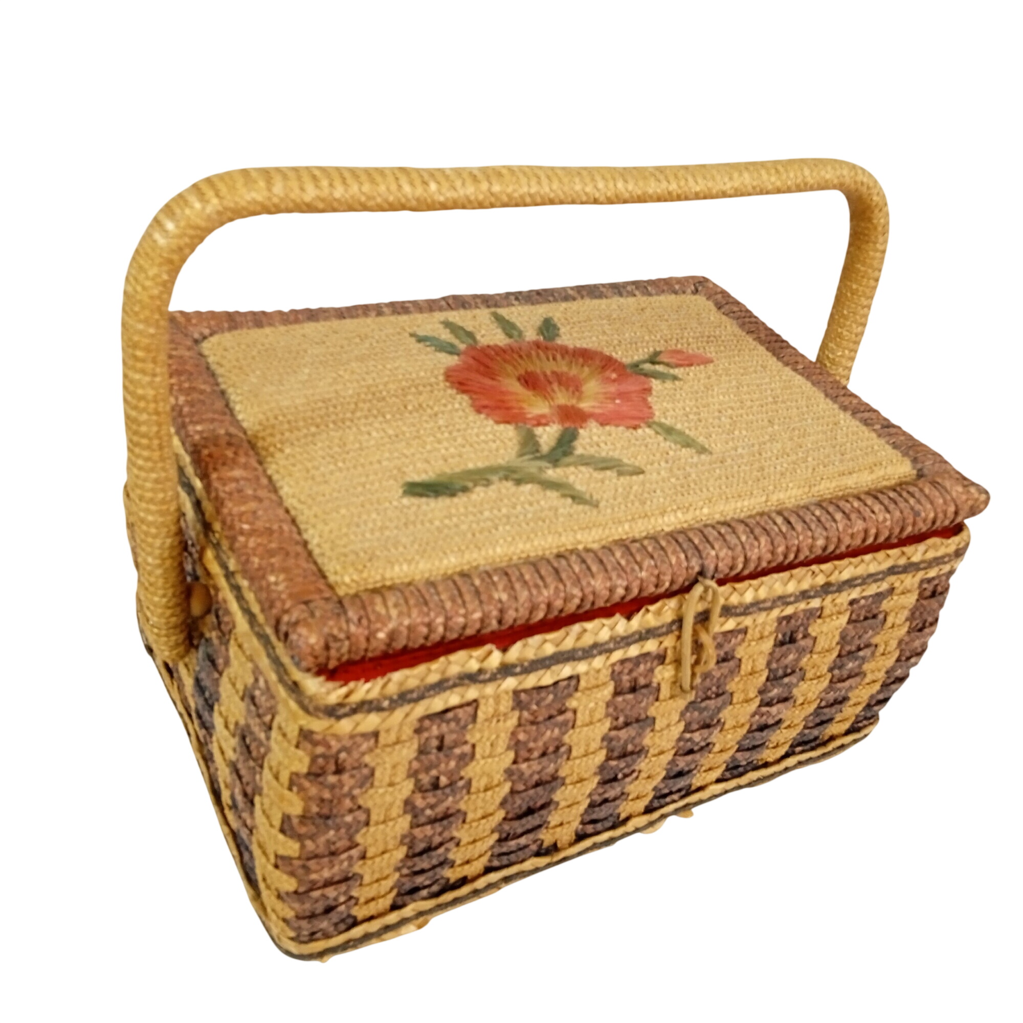 Acheter Boite à couture vintage en osier années 1950, fabriquée main Bon état - 12,80 € Boite à couture vintage en osier années 1950, fabriquée main Bon état reconditionné disponible sur Label Emmaüs