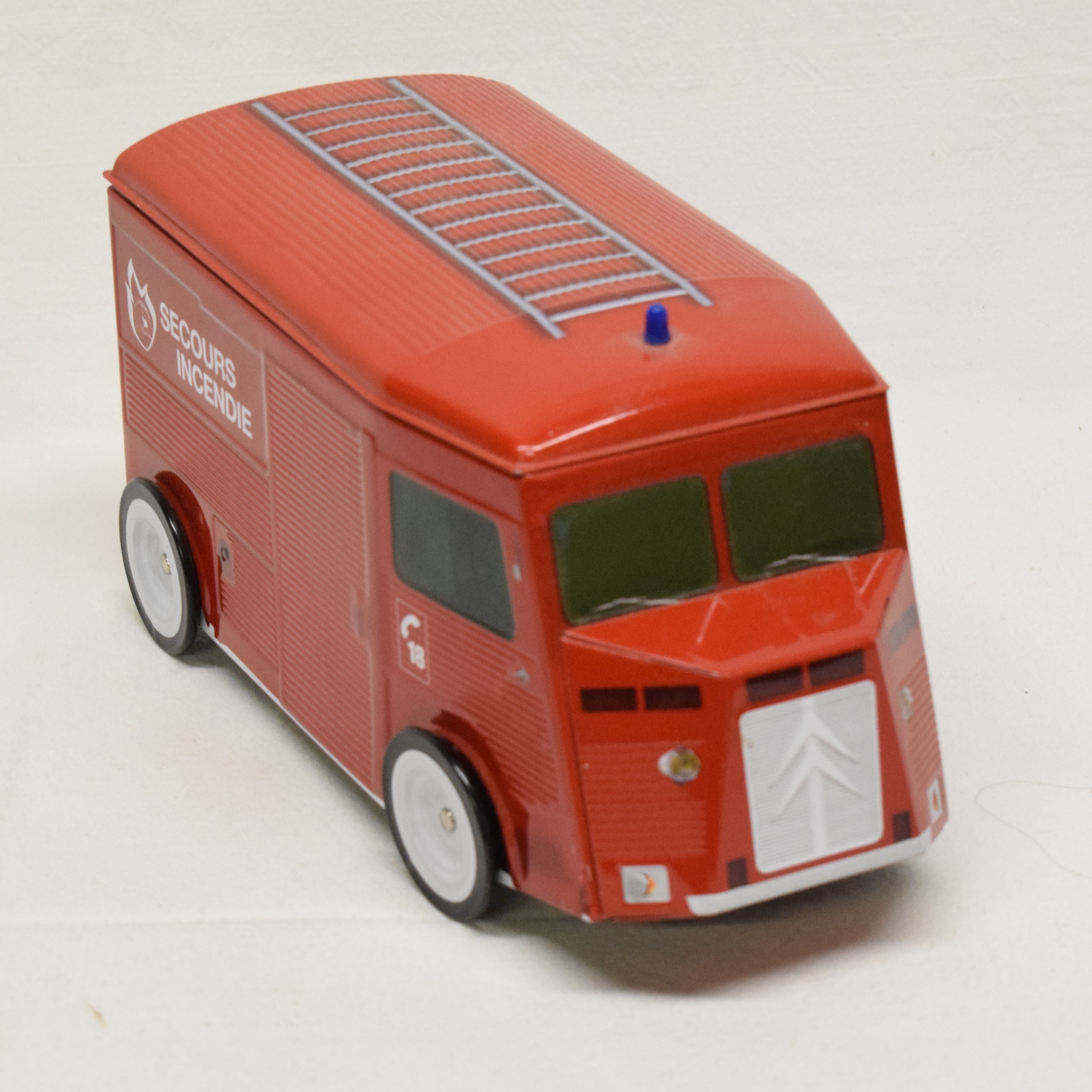 Voir photo 2 de Boite à gâteaux en forme de camion de pompier Citroën par Massilly Boite à gâteaux en forme de camion de pompier Citroën par Massilly Très bon état reconditionné photo 2