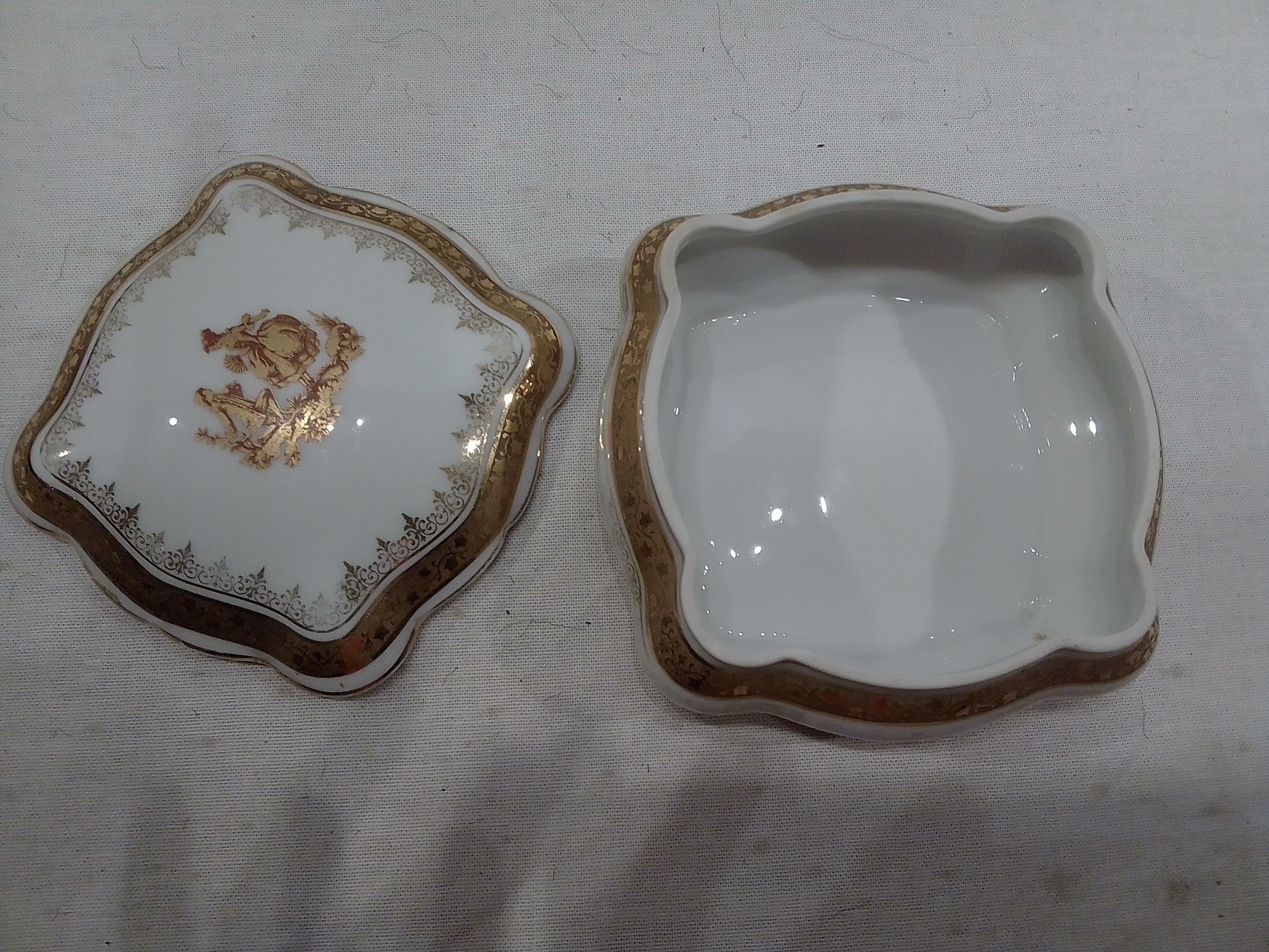 Voir photo 3 de Boîte Bonbonnière porcelaine de Limoge Boîte Bonbonnière porcelaine de Limoge État correct reconditionné photo 3