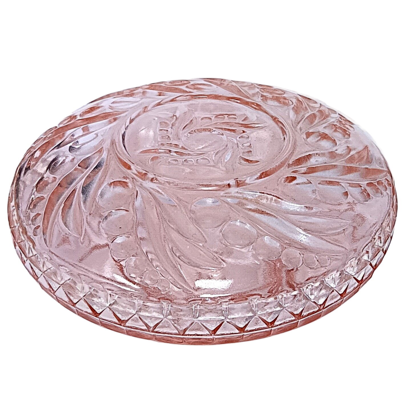 Acheter Boîte bonbonnière vintage en verre rose moulé décor floral – Ø 14,5 cm Très bon état - 34,00 € Boîte bonbonnière vintage en verre rose moulé décor floral – Ø 14,5 cm Très bon état reconditionné disponible sur Label Emmaüs