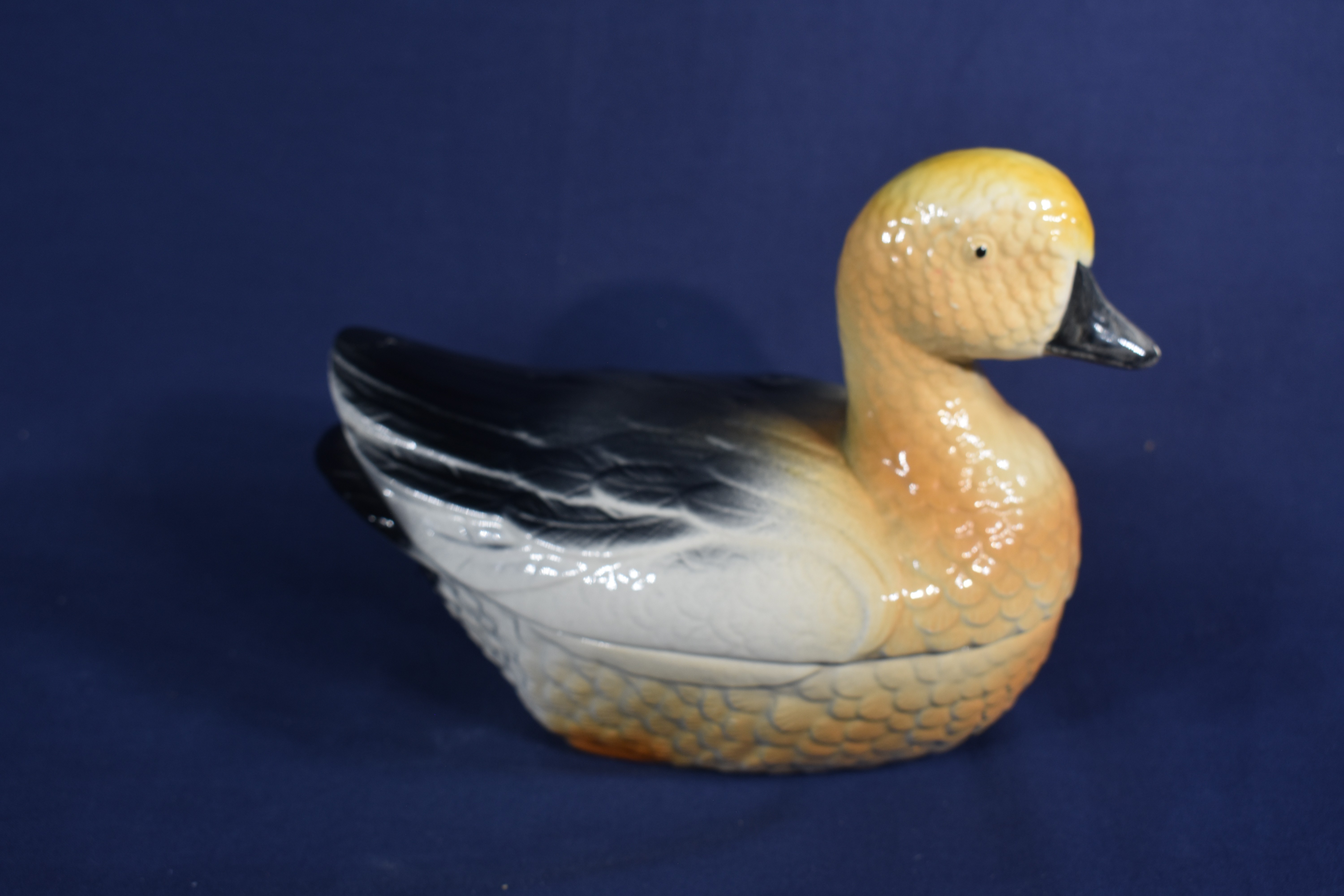 Voir photo 3 de Boîte Canard en céramique colorée, longueur 21 & largeur 11 et hauteur 15 cm. Boîte Canard en céramique colorée, longueur 21 & largeur 11 et hauteur 15 cm. Bon état reconditionné photo 3