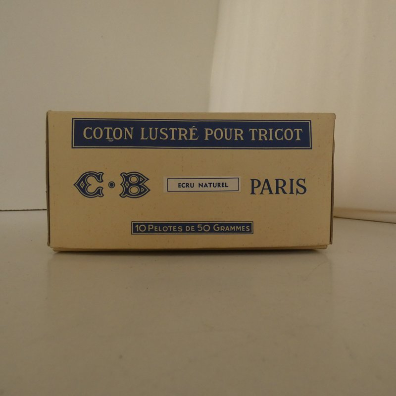 Voir photo 2 de Boite de 10 pelotes de 50 gr de coton lustre pour tricot écru naturel "CARTIER BRESSON" Boite de 10 pelotes de 50 gr de coton lustre pour tricot écru naturel "CARTIER BRESSON" Parfait état reconditionné photo 2