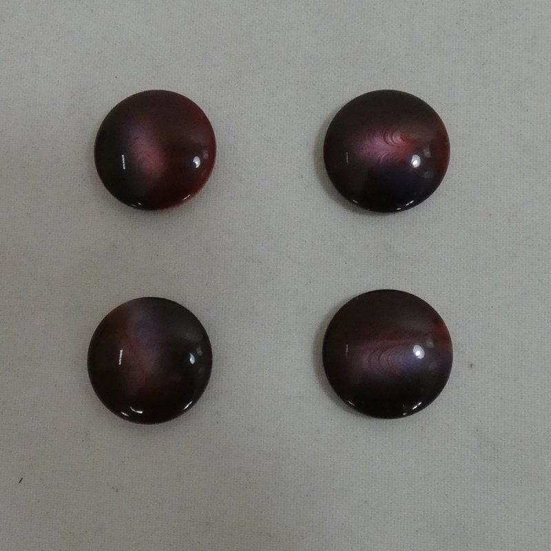 Voir photo 2 de Boite de 12 gros boutons à tunnel en plastique rose/bordeaux irisé Boite de 12 gros boutons à tunnel en plastique rose/bordeaux irisé Parfait état reconditionné photo 2