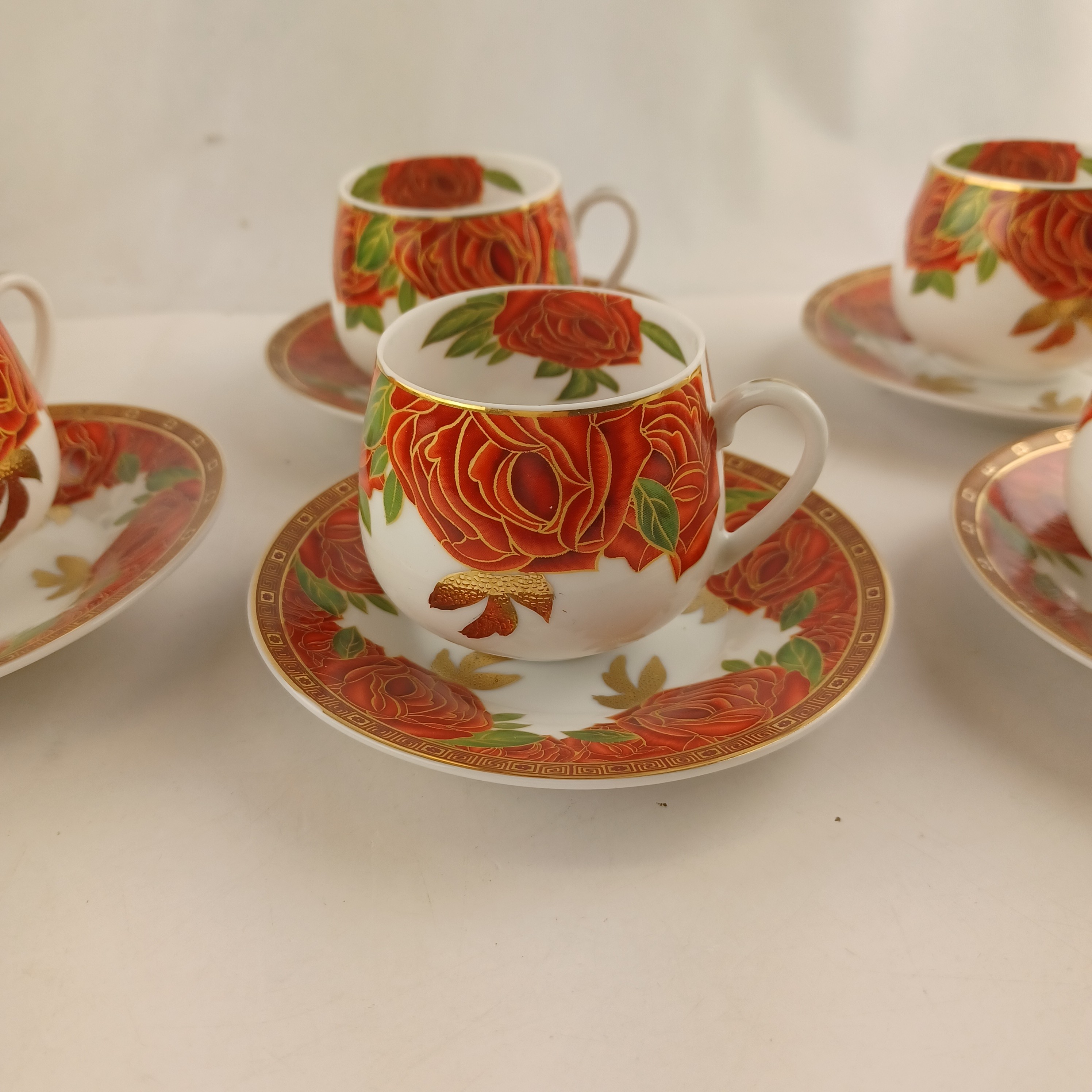 Voir photo 3 de Boite de set complet à café ou thé de six tasses et sous-tasses Galion So French décor du Galion dans son coffret d'origine Boite de set complet à café ou thé de six tasses et sous-tasses Galion So French décor du Galion dans son coffret d'origine Très bon état reconditionné photo 3