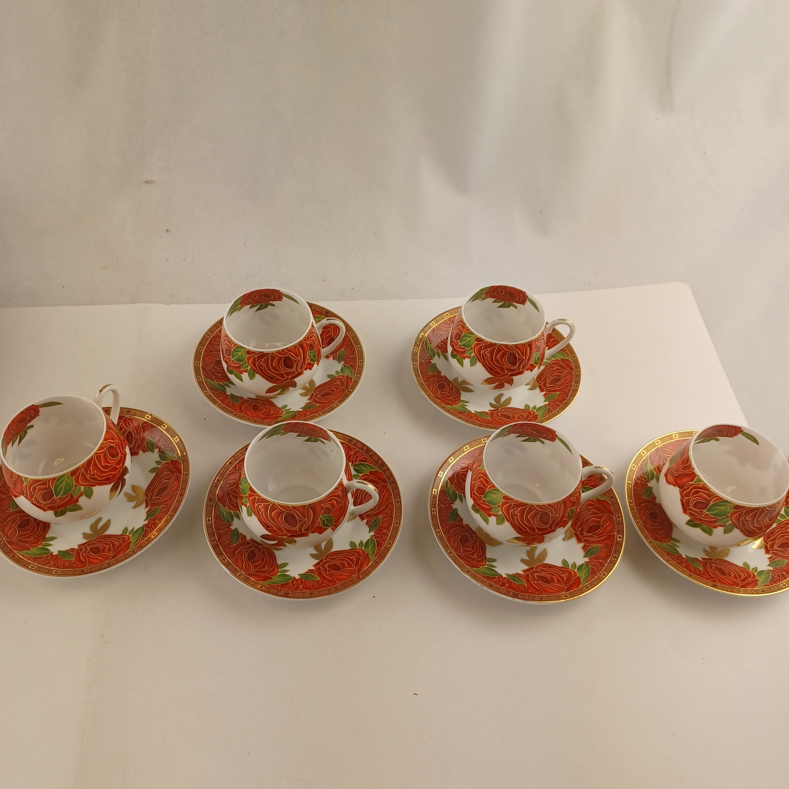 Voir photo 5 de Boite de set complet à café ou thé de six tasses et sous-tasses Galion So French décor du Galion dans son coffret d'origine Boite de set complet à café ou thé de six tasses et sous-tasses Galion So French décor du Galion dans son coffret d'origine Très bon état reconditionné photo 5