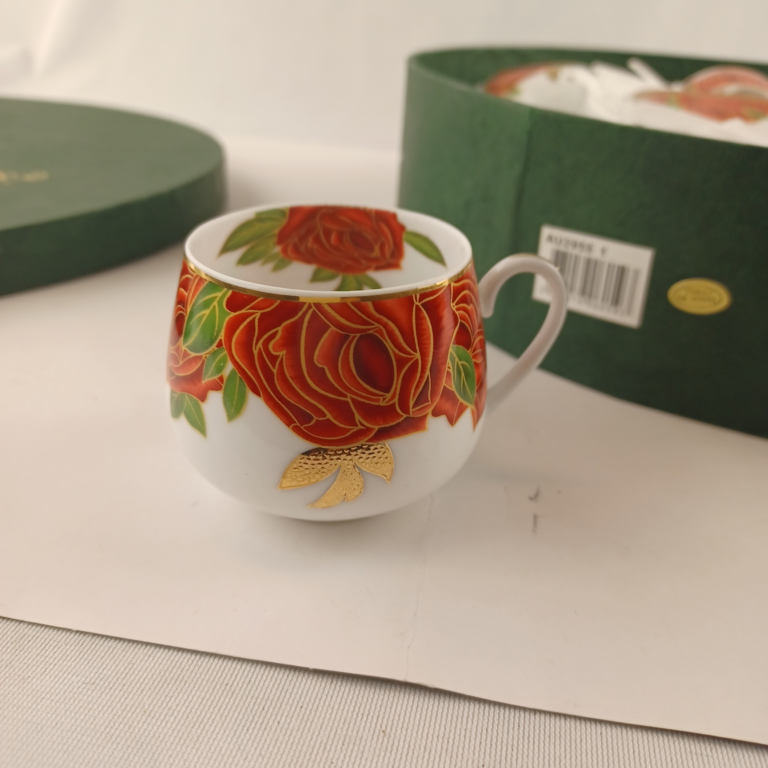 Voir photo 7 de Boite de set complet à café ou thé de six tasses et sous-tasses Galion So French décor du Galion dans son coffret d'origine Boite de set complet à café ou thé de six tasses et sous-tasses Galion So French décor du Galion dans son coffret d'origine Très bon état reconditionné photo 7
