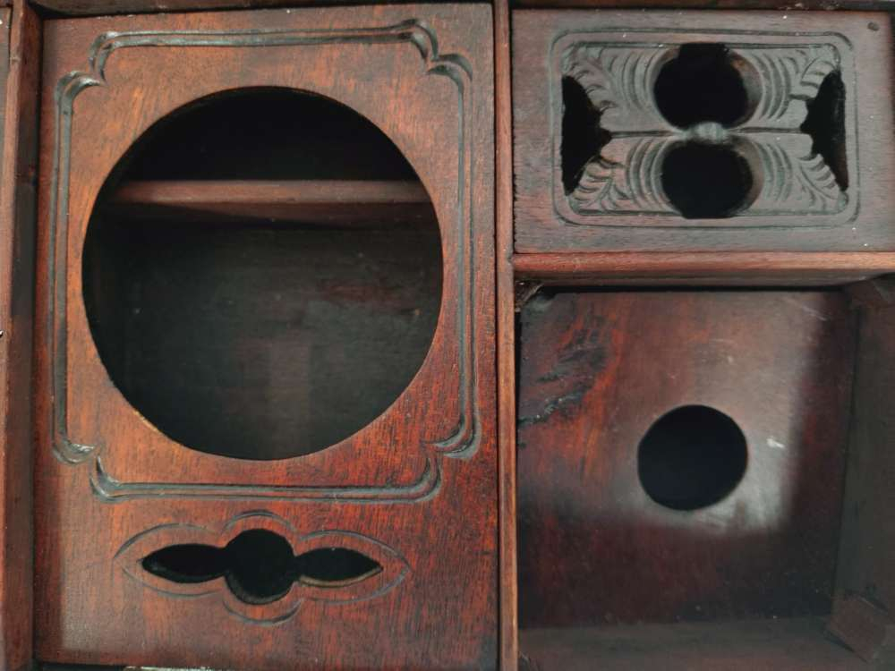Voir photo 10 de Boîte de toilette chinoise, en bois, à compartiment, début XXe. Boîte de toilette chinoise, en bois, à compartiment, début XXe. reconditionné photo 10
