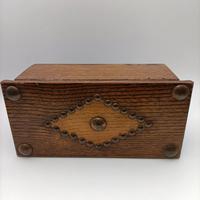 Voir photo 4 de Boîte en bois sculpté vintage coffret rustique décor losange clouté Boîte en bois sculpté vintage coffret rustique décor losange clouté Très bon état reconditionné photo 4
