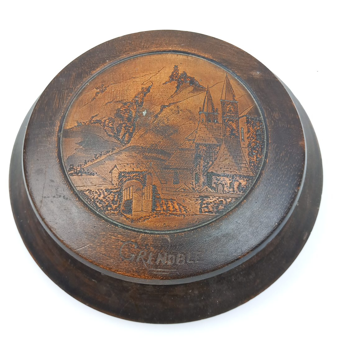 Acheter Boite en Bois Vintage décor Grenoble - 10,00 € Boite en Bois Vintage décor Grenoble reconditionné disponible sur Label Emmaüs