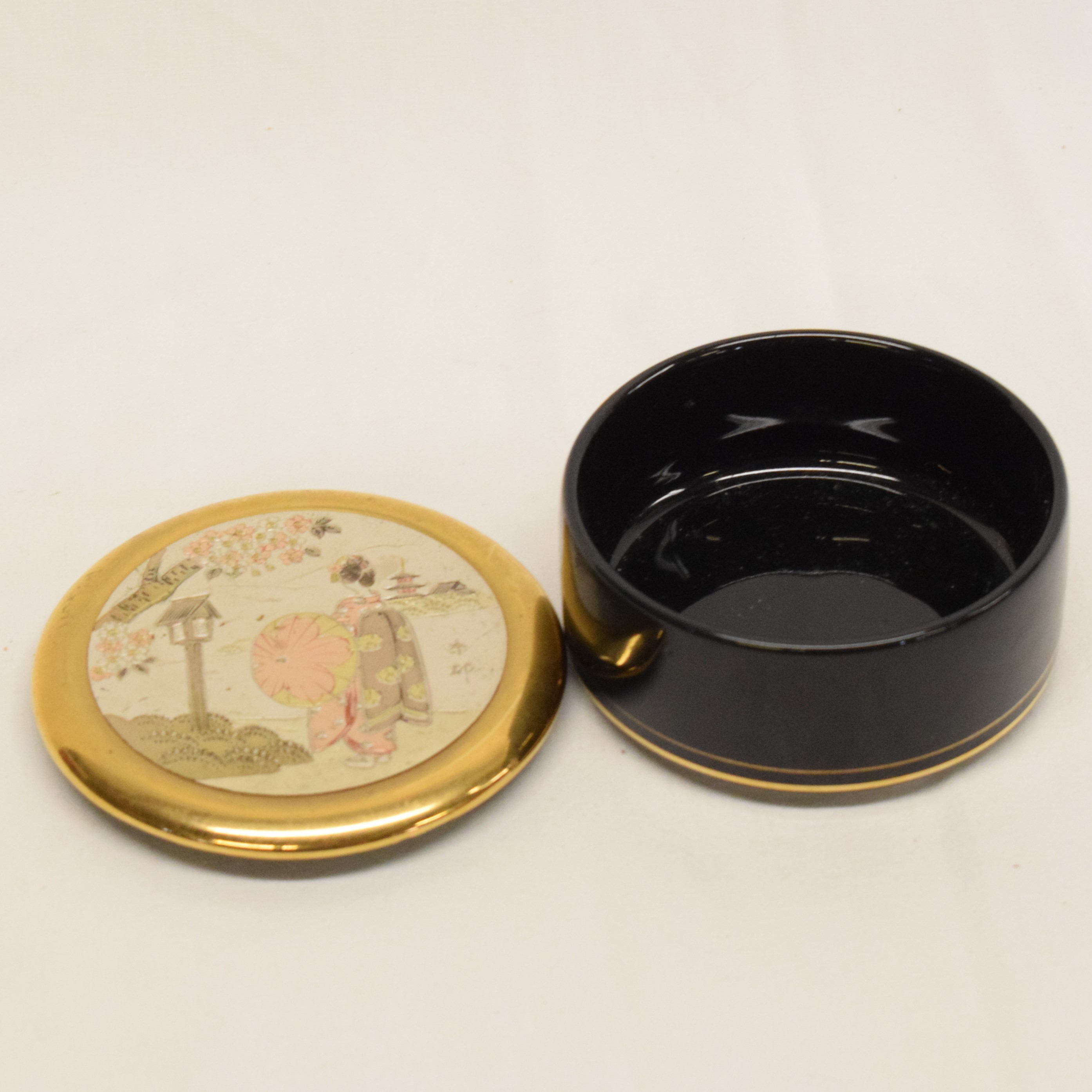 Voir photo 3 de Boite ronde en porcelaine décor geisha art du chokin fabriqué au Japon Boite ronde en porcelaine décor geisha art du chokin fabriqué au Japon reconditionné photo 3