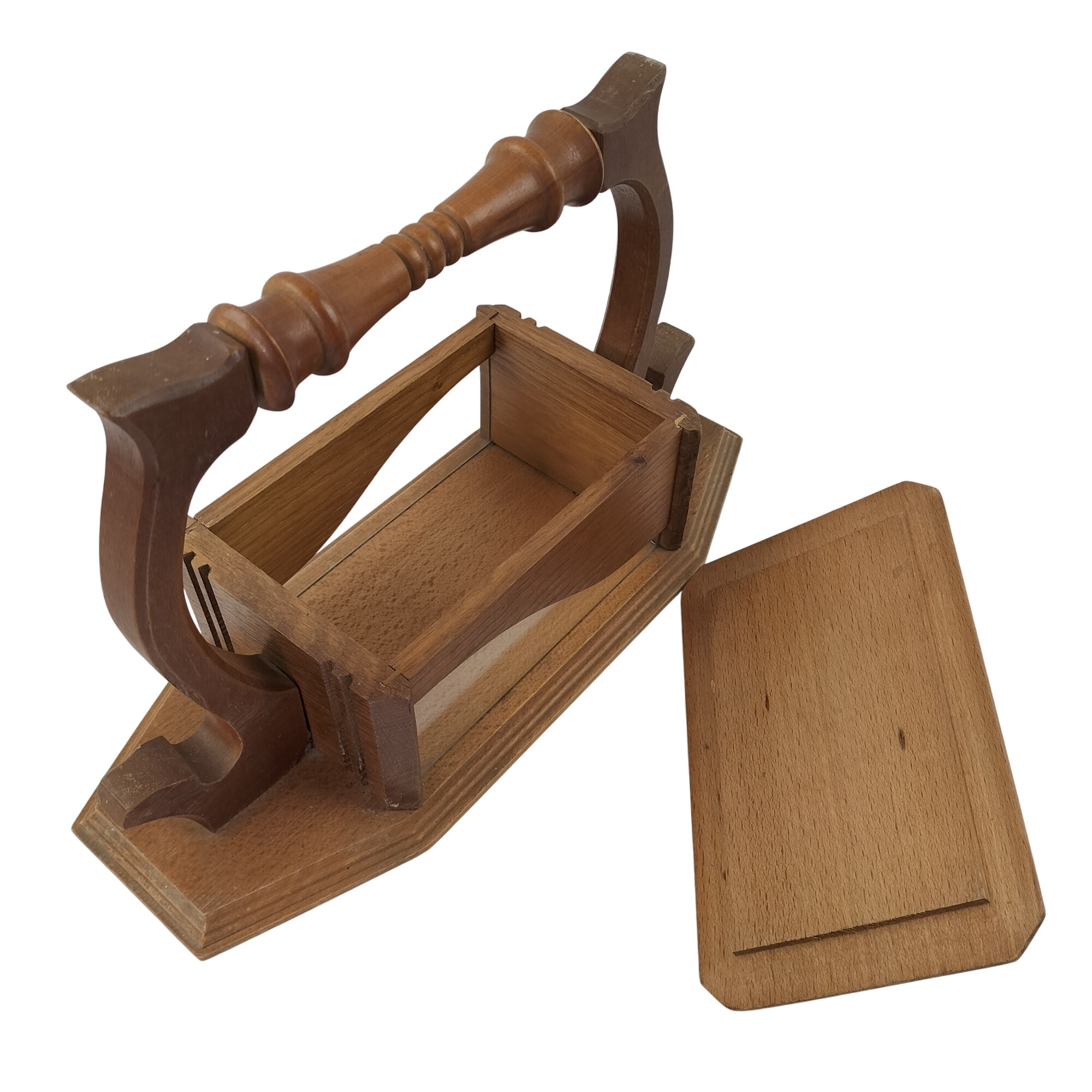 Boîte vitrine en bois avec poignée – Rangement déco Bon état - 12,00 € Boîte vitrine en bois avec poignée – Rangement déco Bon état reconditionné disponible sur Label Emmaüs