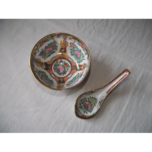 Bol À Riz Vintage Et Sa Cuillère En Porcelaine Fine Décorés Main Signé Année 1975/1980 Dimensions Diamètre Du Bol 11,5cm Hauteur 5,7cm occasion reconditionné disponible sur Rakuten