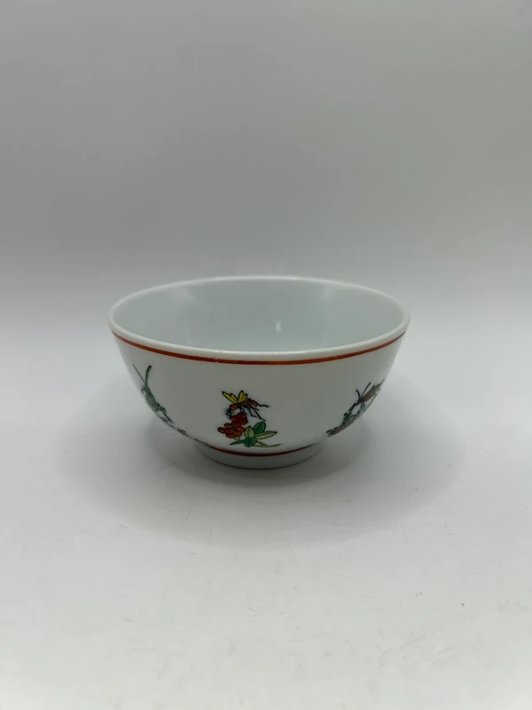Voir photo 4 de Bol chinois en porcelaine décor floral peint 11,5 cm style Famille Rose Bol chinois en porcelaine décor floral peint 11,5 cm style Famille Rose Très bon état reconditionné photo 4