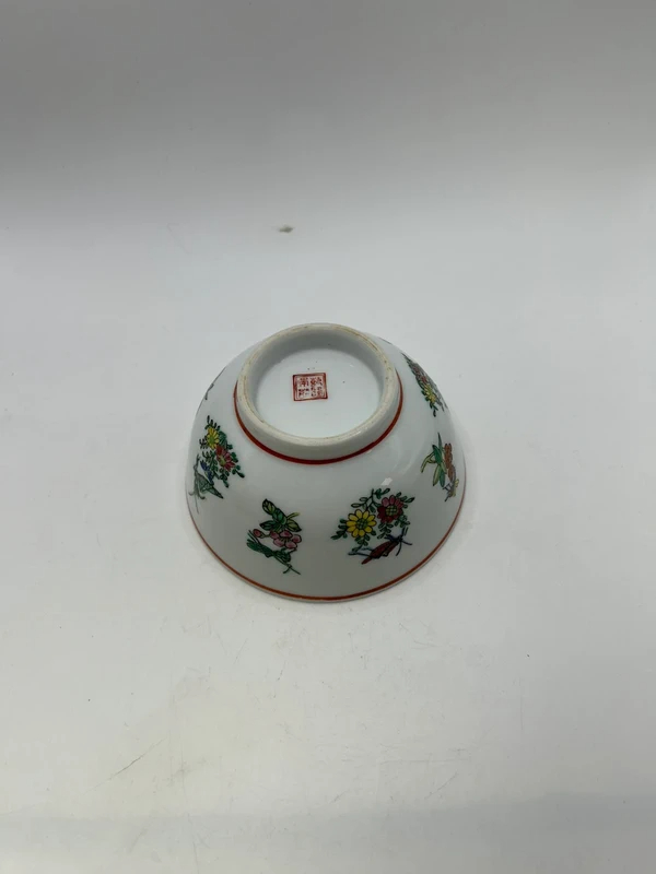 Voir photo 5 de Bol chinois en porcelaine décor floral peint 11,5 cm style Famille Rose Bol chinois en porcelaine décor floral peint 11,5 cm style Famille Rose Très bon état reconditionné photo 5