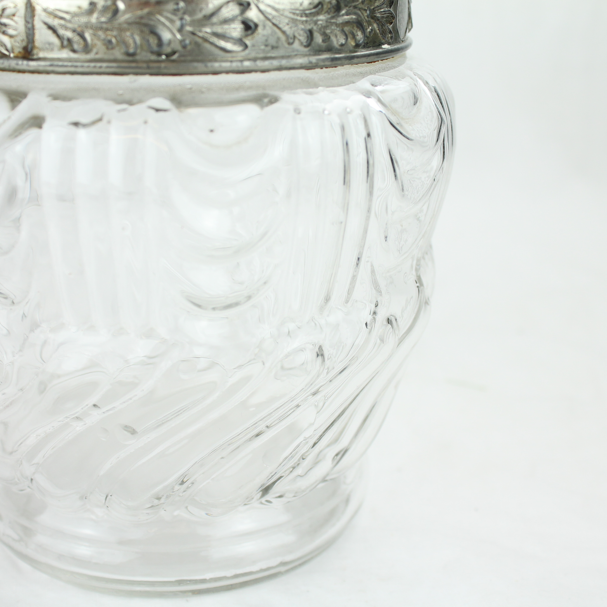 Voir photo 4 de Bonbonnière ancienne - Verre et métal Bonbonnière ancienne - Verre et métal Bon état reconditionné photo 4