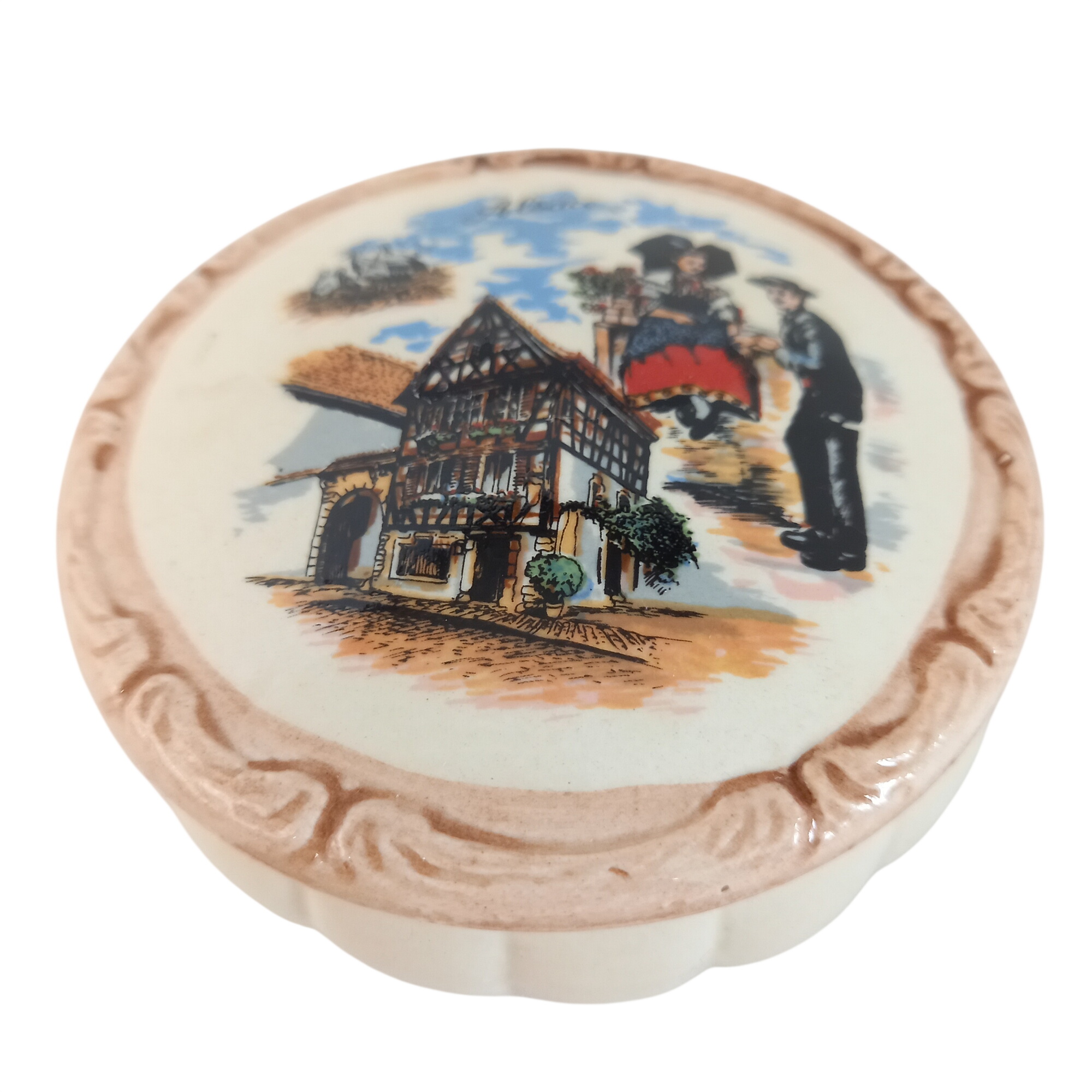 Bonbonnière en céramique, objet souvenir d'Alsace Très bon état - 12,00 € Bonbonnière en céramique, objet souvenir d'Alsace Très bon état reconditionné disponible sur Label Emmaüs