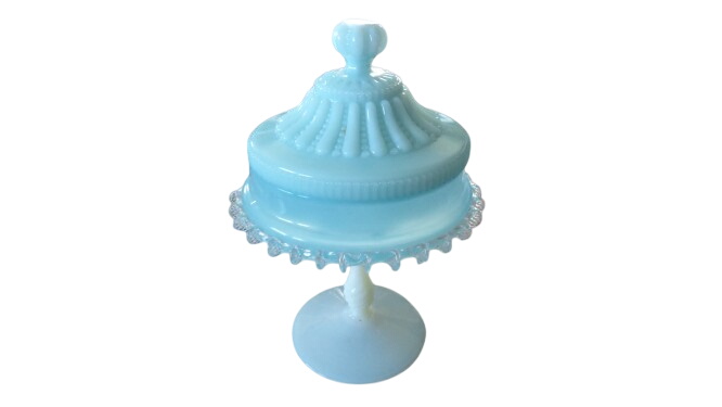 Bonbonnière en opaline bleu ciel État correct - 15,00 € Bonbonnière en opaline bleu ciel État correct reconditionné disponible sur Label Emmaüs