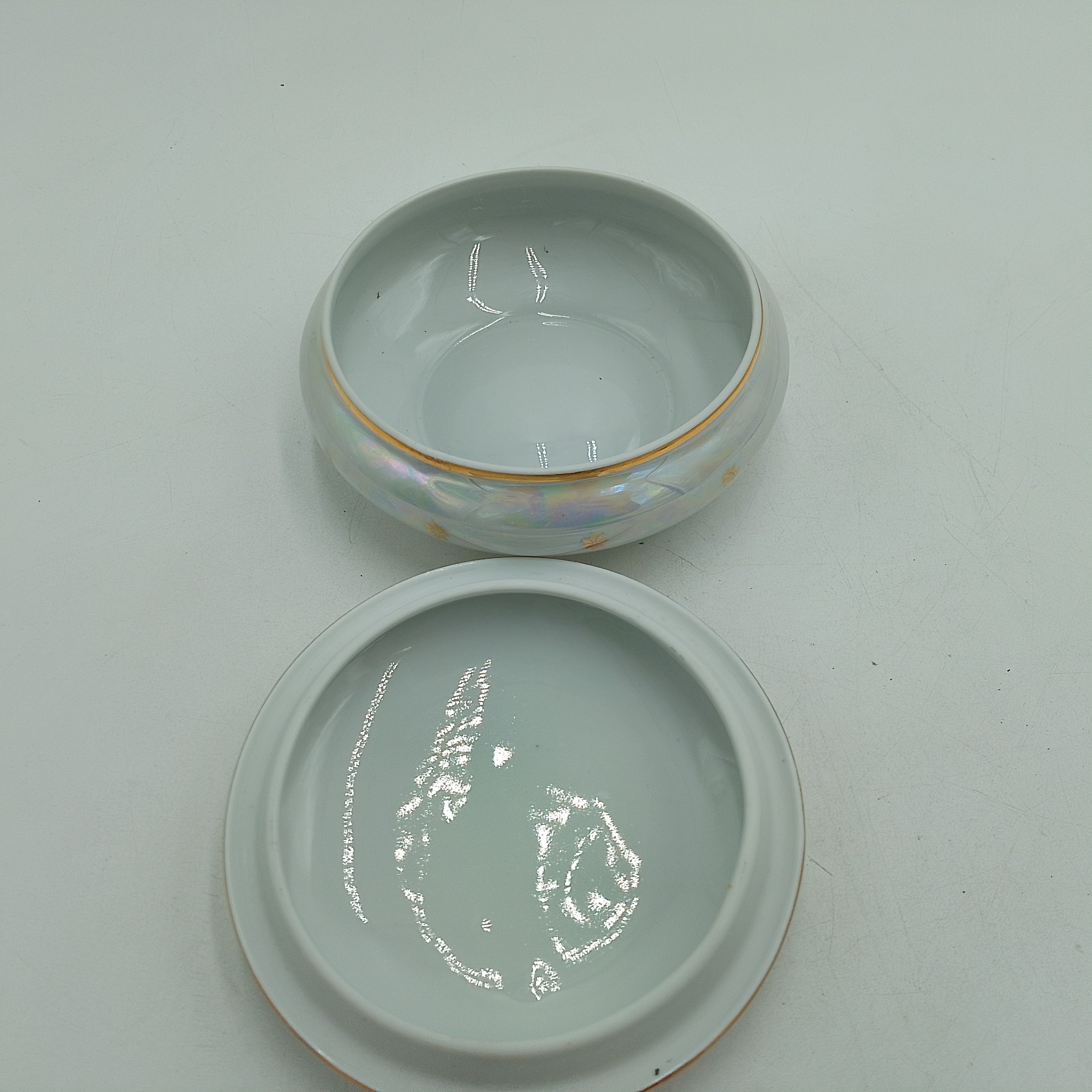 Voir photo 2 de Bonbonnière en porcelaine de limoges - F.M Limoges Bonbonnière en porcelaine de limoges - F.M Limoges État correct reconditionné photo 2