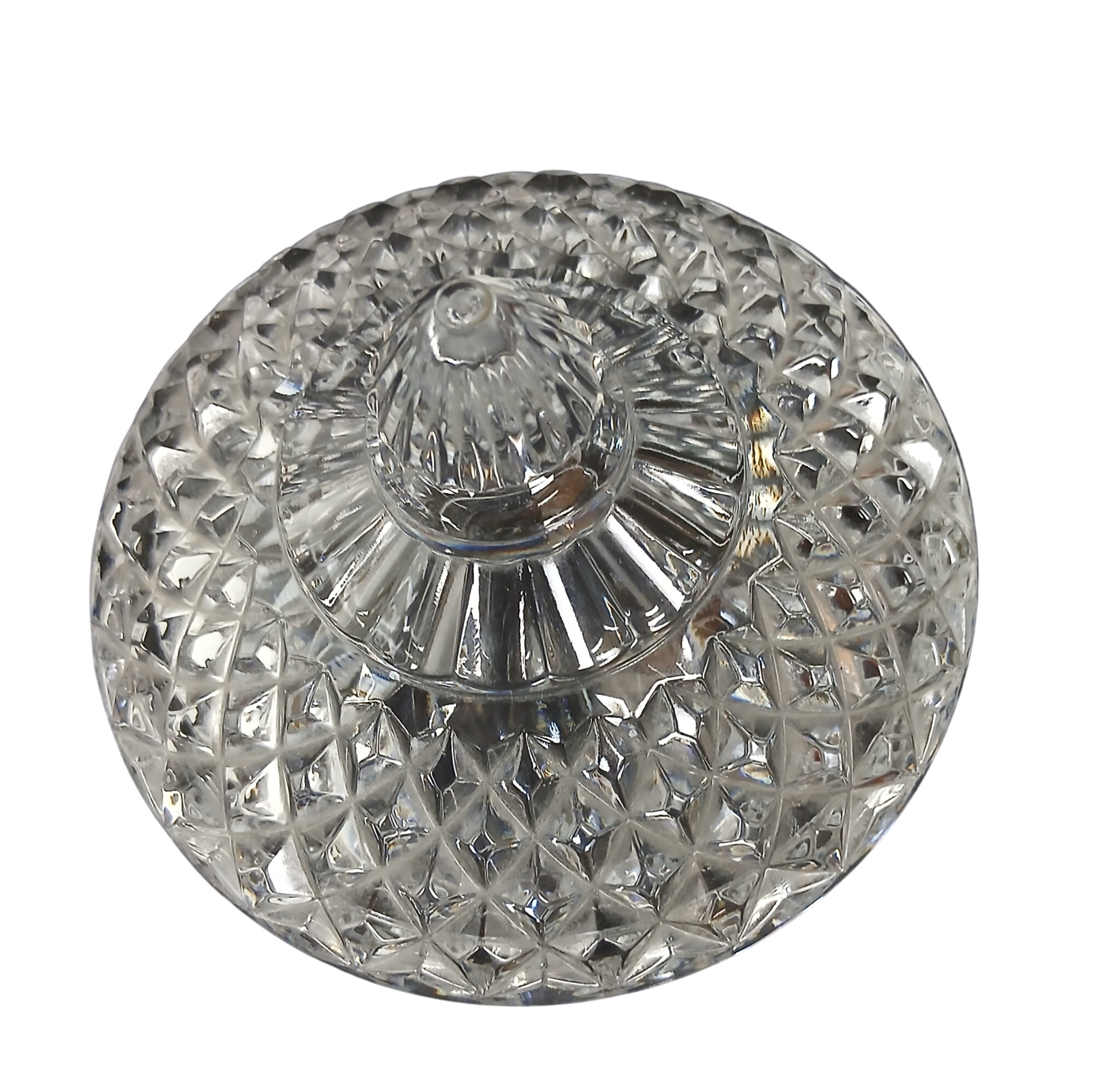 Bonbonnière en verre taillé Bon état - 35,00 € Bonbonnière en verre taillé Bon état reconditionné disponible sur Label Emmaüs