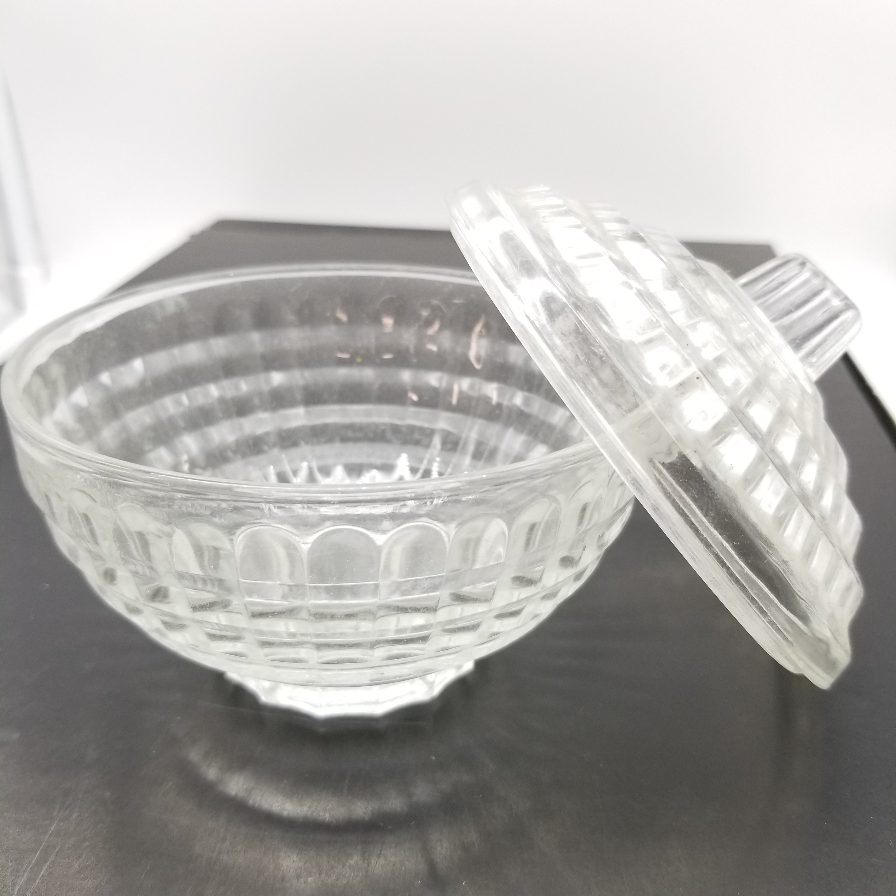 Voir photo 2 de Bonbonnière verre taillé Bonbonnière verre taillé Bon état reconditionné photo 2