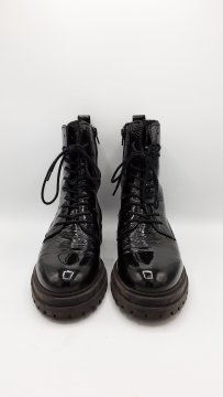 Acheter Boots à lacets noir de seconde main - 55,00 € Boots à lacets noir de seconde main reconditionné disponible sur Claquettes Market