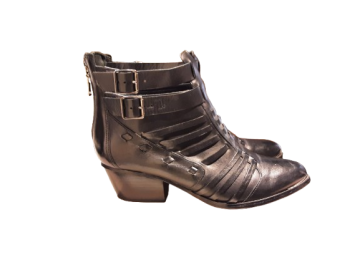 Boots André noires de seconde main - 25,00 € Boots André noires de seconde main reconditionné disponible sur Claquettes Market