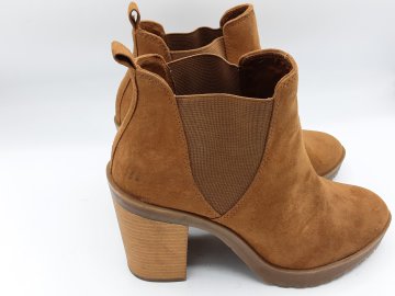 Acheter boots bershka marron de seconde main - 20,00 € boots bershka marron de seconde main Bershka reconditionné disponible sur Claquettes Market