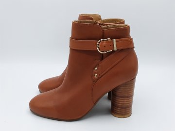 Acheter Boots Bocage Innovation Camel cuir 36 de seconde main - 25,00 € Boots Bocage Innovation Camel cuir 36 de seconde main N/A reconditionné disponible sur Claquettes Market
