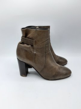 Acheter Boots BOCAGE Innovation kaki de seconde main - 20,00 € Boots BOCAGE Innovation kaki de seconde main N/A reconditionné disponible sur Claquettes Market