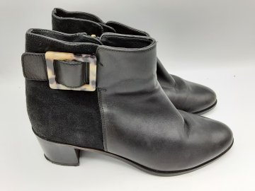 Boots BOCAGE noirs de seconde main - 25,00 € Boots BOCAGE noirs de seconde main N/A reconditionné disponible sur Claquettes Market