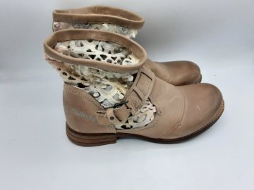 Acheter Boots BUNKER taupes de seconde main - 15,00 € Boots BUNKER taupes de seconde main reconditionné disponible sur Claquettes Market
