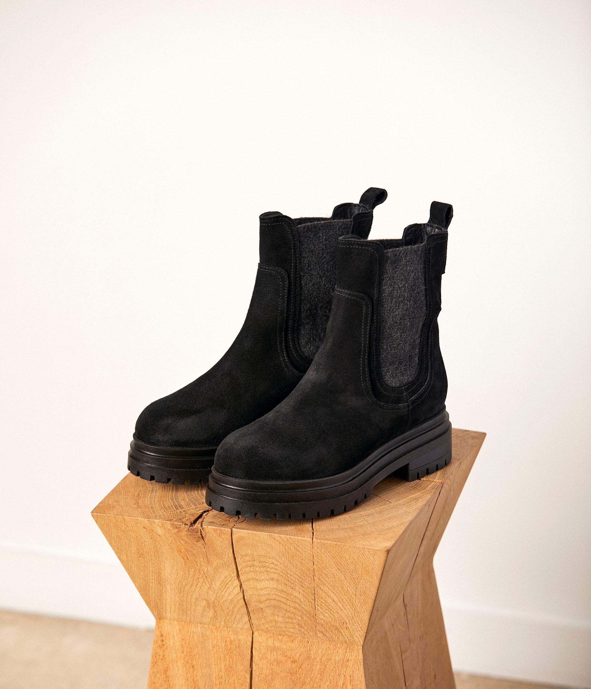 BOOTS CORANE NOIR Seconde chance - 80,00 € BOOTS CORANE NOIR Seconde chance Mellow Yellow reconditionné disponible sur Claquettes Market