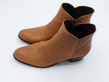 Acheter boots de seconde mains en bon etat - 30,00 € boots de seconde mains en bon etat N/A reconditionné disponible sur Claquettes Market