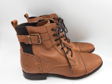 Acheter boots de seconde mains - 10,00 € boots de seconde mains Eram reconditionné disponible sur Claquettes Market
