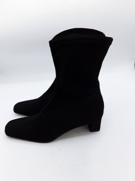 boots elizabeth stuart noir de seconde main - 25,00 € boots elizabeth stuart noir de seconde main reconditionné disponible sur Claquettes Market
