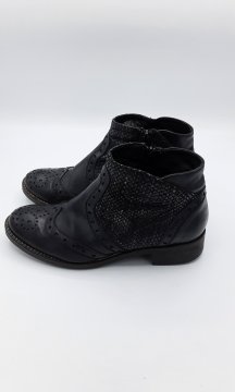Boots femme 36 en cuir noir État correct - 15,00 € Boots femme 36 en cuir noir État correct Geox reconditionné disponible sur Claquettes Market