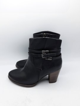Acheter Boots Marco Tozzi noirs de seconde main - 20,00 € Boots Marco Tozzi noirs de seconde main Marco Tozzi reconditionné disponible sur Claquettes Market