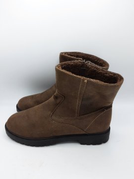 Boots marron de seconde main - 10,00 € Boots marron de seconde main Geox reconditionné disponible sur Claquettes Market