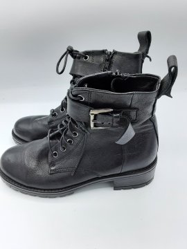 Acheter Boots Minelli noir de seconde main - 25,00 € | Dero Boots Minelli noir de seconde main Minelli reconditionné disponible sur Claquettes Market | Dero