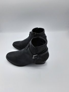 Acheter boots noir gémo de seconde main - 15,00 € boots noir gémo de seconde main reconditionné disponible sur Claquettes Market