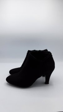 Acheter Boots noires Miss Liberto - 12,00 € Boots noires Miss Liberto reconditionné disponible sur Claquettes Market