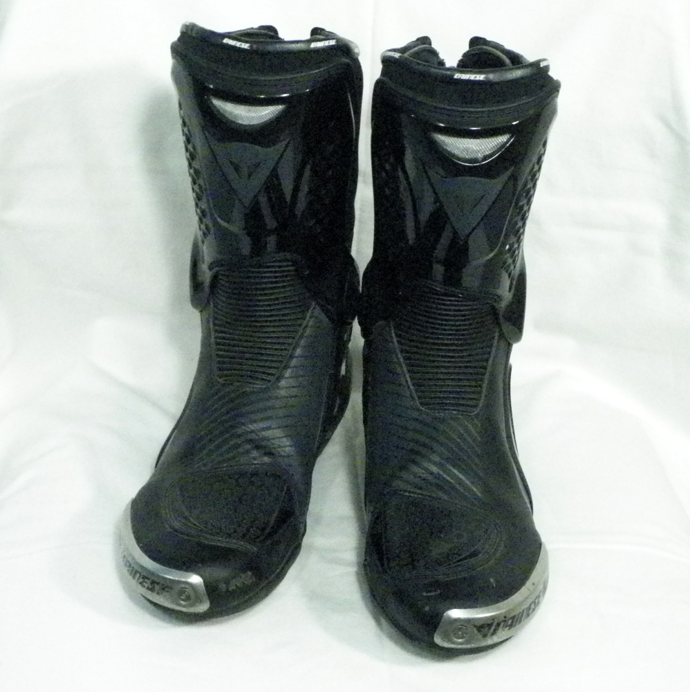 Voir photo 2 de Botte de Moto Homme Noir DAINESE Pointure 43 Botte de Moto Homme Noir DAINESE Pointure 43 Bon état reconditionné photo 2