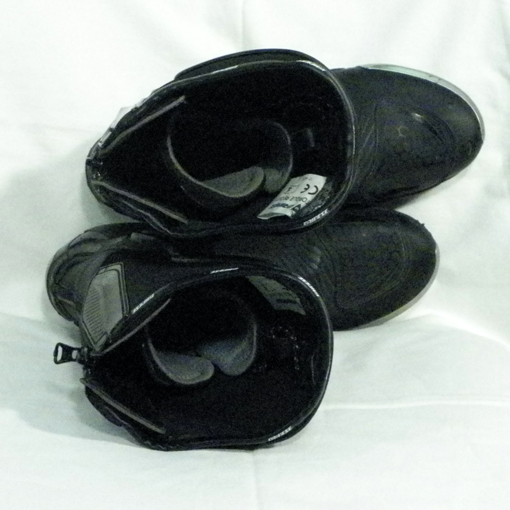 Voir photo 4 de Botte de Moto Homme Noir DAINESE Pointure 43 Botte de Moto Homme Noir DAINESE Pointure 43 Bon état reconditionné photo 4