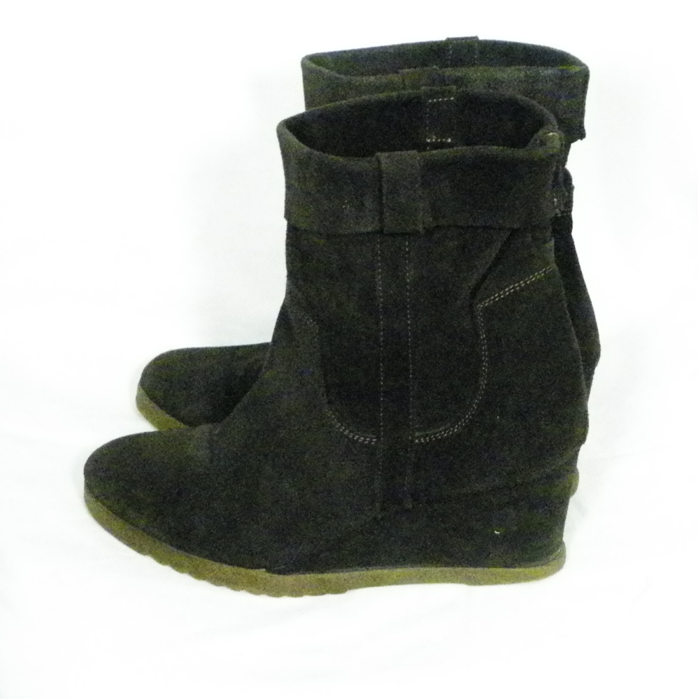 Botte Femme Marron MONOPRIX T 39. Bon état - 10,00 € Botte Femme Marron MONOPRIX T 39. Bon état reconditionné disponible sur Label Emmaüs
